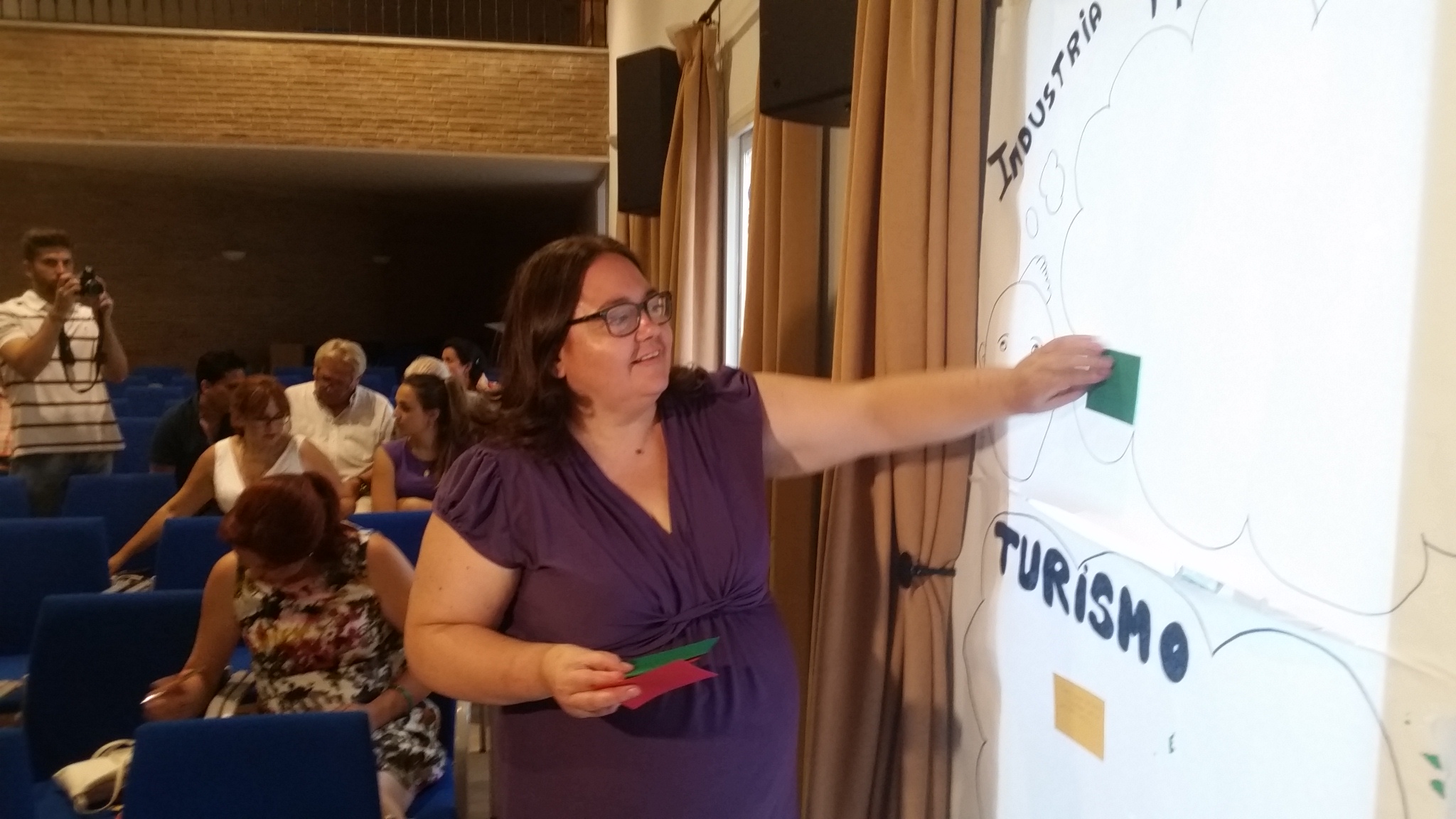 La ciudadana de Alhaurn el Grande se rene en el marco del proceso Participativo para la elaboracin de la Estrategia de Desarrollo Local del Valle del Guadalhorce 2016-2020